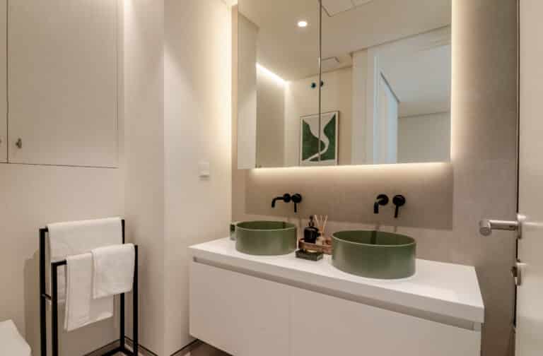 cuarto de baño de proyecto realizado por yola rodriguez interiorismo en las malaga towers